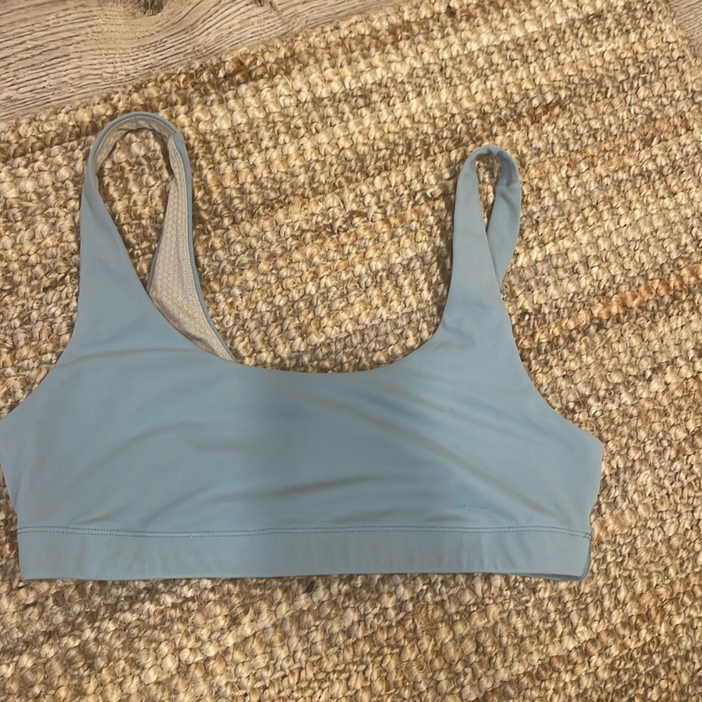 Vuori sports bra
